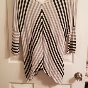 Ladies top. Black and White store